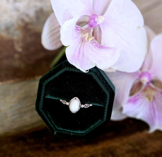 The Heirloom Oval